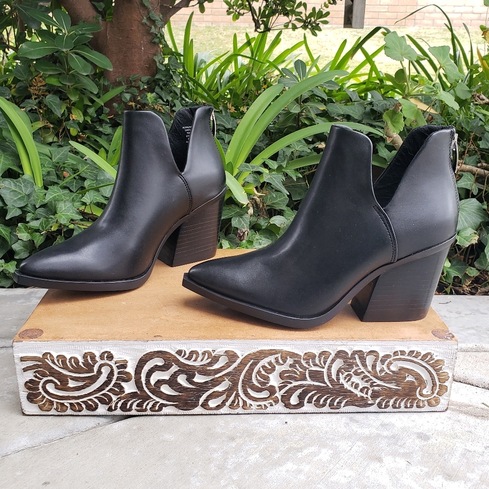 Western Chic Steve Madden Black Leather Booties - Picture 11 of 14